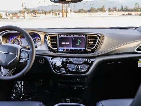 New 2026 Chrysler Pacifica Select w/ S Appearance Package image 13