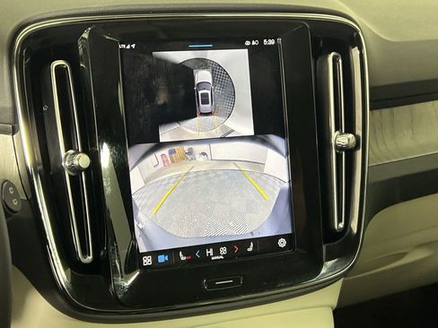 Used 2024 Volvo XC40 B5 Plus image 23