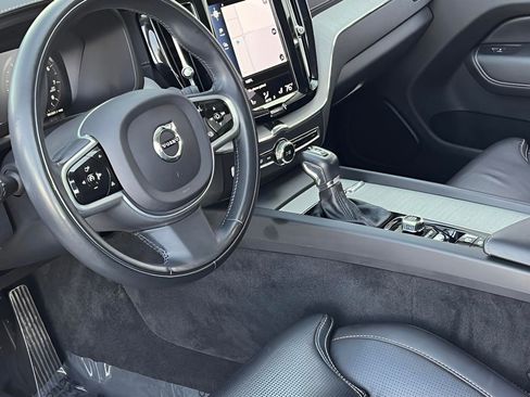 Used 2021 Volvo XC60 T5 Inscription image 3