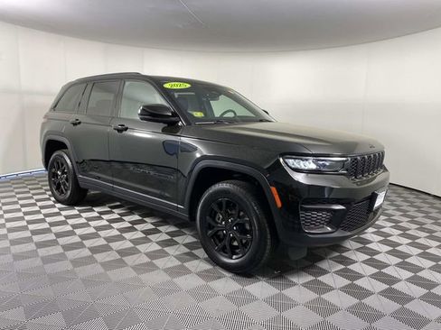 Used 2025 Jeep Grand Cherokee Altitude AWD/4WD image 1