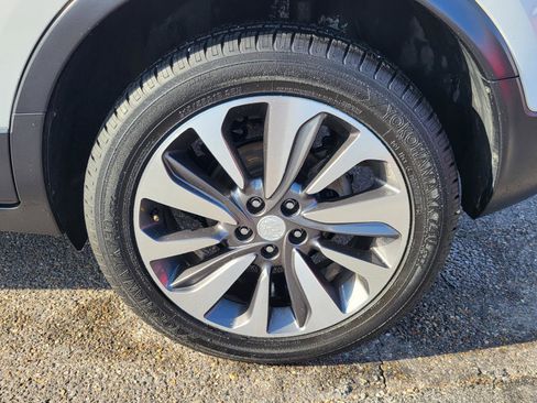 Used 2018 Buick Encore Premium image 32