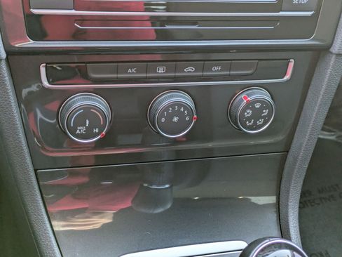 Used 2019 Volkswagen Golf S w/ Driver Assistance Package image 21