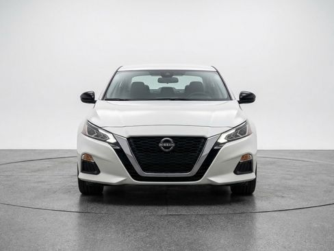 Used 2025 Nissan Altima 2.5 SV image 2