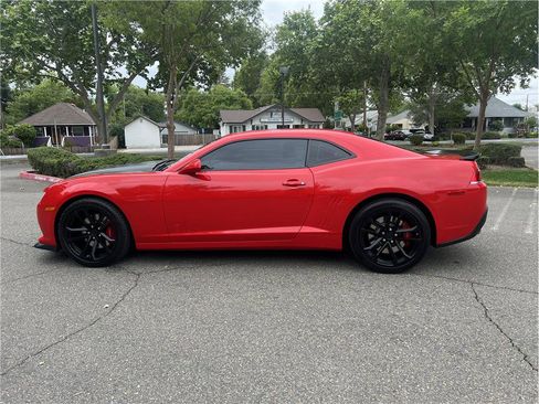 Used 2015 Chevrolet Camaro SS w/ SS Performance Package RWD image 4