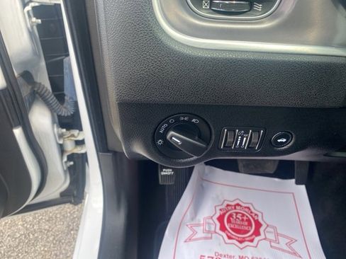 Used 2022 Dodge Charger SXT w/ Leather Interior Group image 18