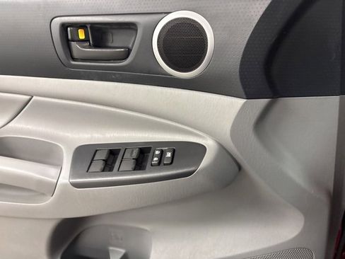 Used 2013 Toyota Tacoma PreRunner image 25