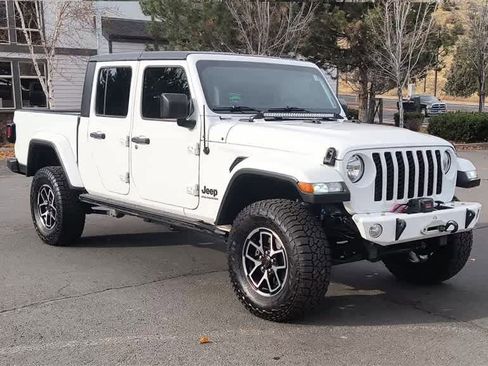Used 2023 Jeep Gladiator Sport image 3
