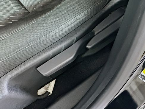 Used 2025 Chevrolet Equinox LT FWD image 13