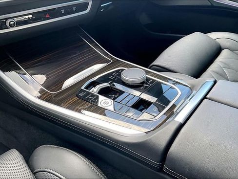 Used 2025 BMW X5 sDrive40i w/ Premium Package image 13