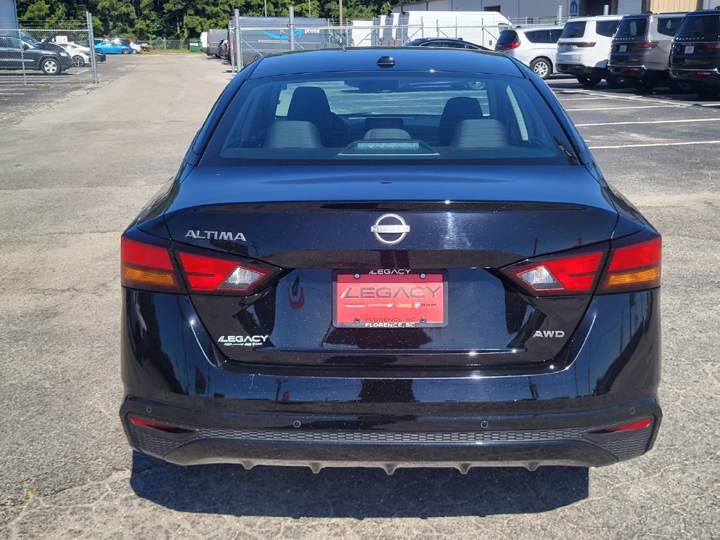 Used 2025 Nissan Altima 2.5 SV AWD/4WD image 3