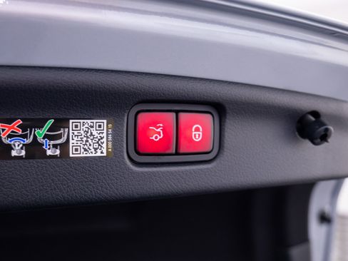 New 2026 Mercedes-Benz C 43 AMG 4MATIC Sedan image 33