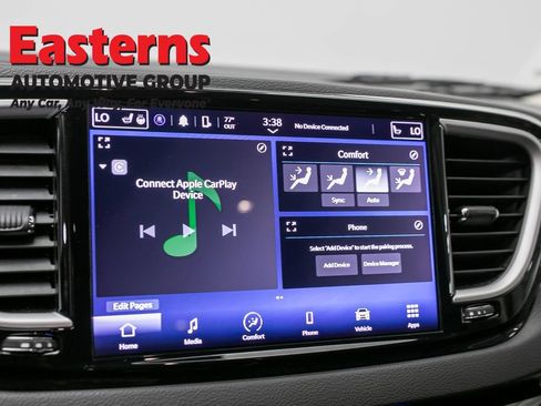 Used 2023 Chrysler Pacifica Touring-L FWD image 19