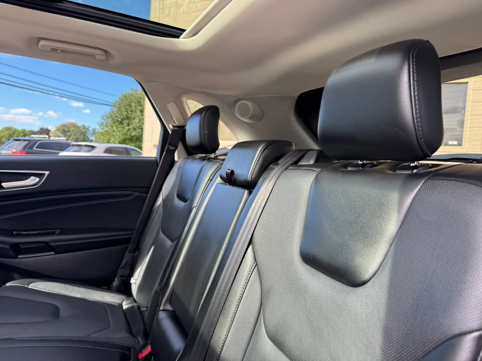 Used 2017 Ford Edge Titanium w/ Equipment Group 302A AWD/4WD image 38
