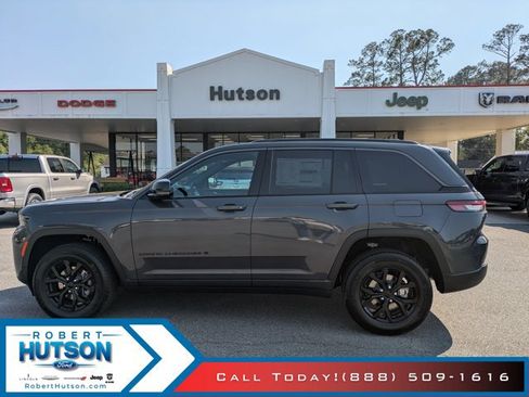 New 2026 Jeep Grand Cherokee Altitude RWD image 1