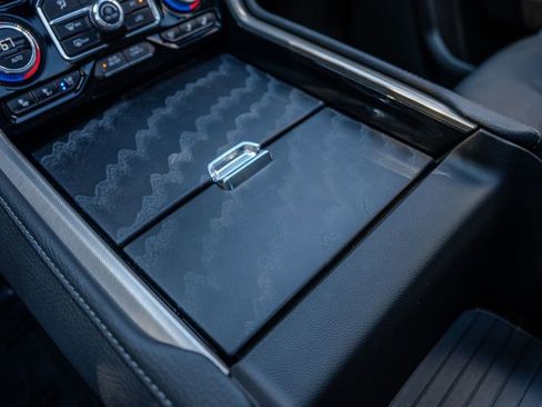 Used 2024 GMC Yukon Denali image 13