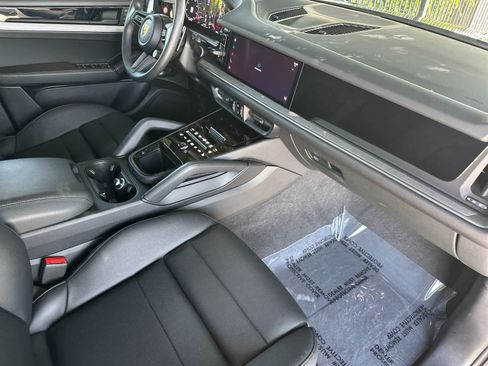 Certified 2026 Porsche Cayenne AWD/4WD image 17