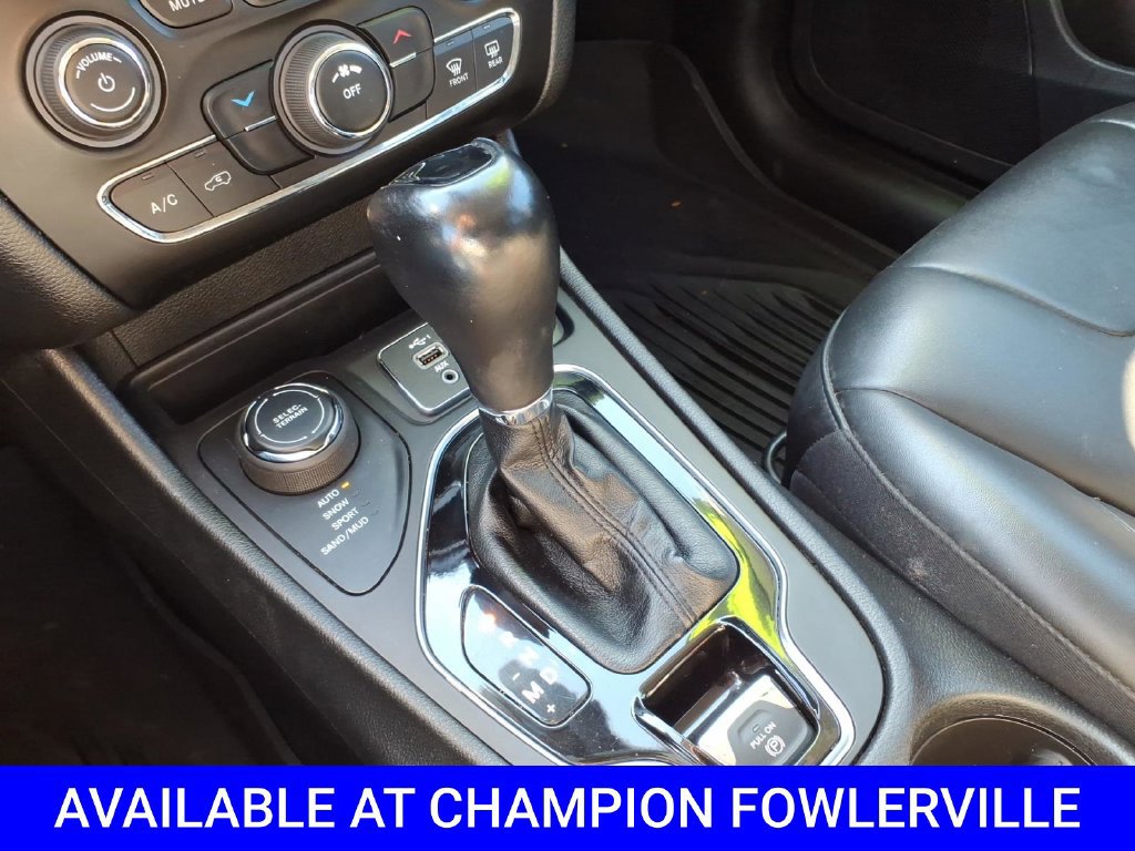 Used 2021 Jeep Cherokee Latitude Plus AWD/4WD image 22