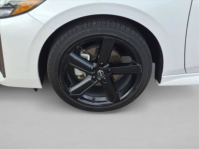 Used 2025 Nissan Sentra SR FWD image 14