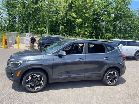 Used 2024 Kia Seltos EX AWD/4WD image 3