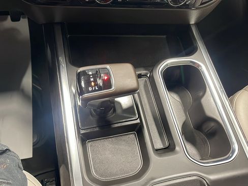 Used 2025 Chevrolet Silverado 1500 LTZ AWD/4WD image 12