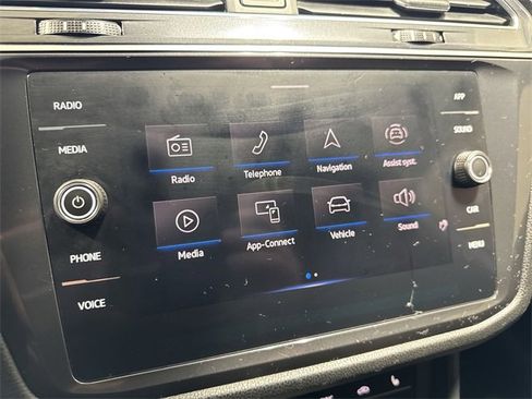 Used 2022 Volkswagen Tiguan SE R-Line image 17