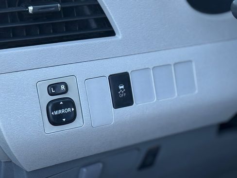 Used 2014 Toyota Sienna LE image 29