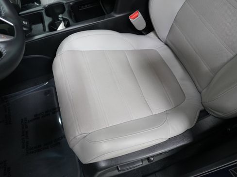 Used 2019 Honda CR-V Touring image 11