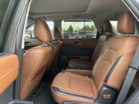 Used 2022 Nissan Pathfinder Platinum w/ Cargo Package AWD/4WD image 16
