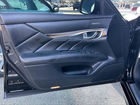 Used 2015 INFINITI Q70 Hybrid w/ Deluxe Touring Package image 20