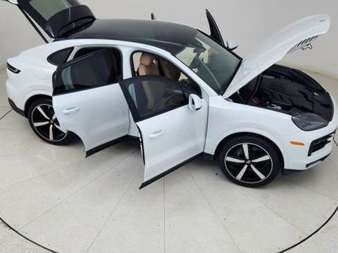 Used 2025 Porsche Cayenne Coupe AWD/4WD image 81