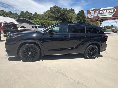 Used 2023 Toyota Highlander XSE AWD/4WD image 15