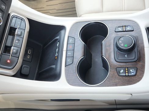 Used 2022 GMC Acadia Denali w/ Denali Technology Package image 23