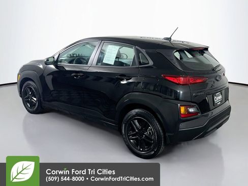 Used 2021 Hyundai Kona SE image 11
