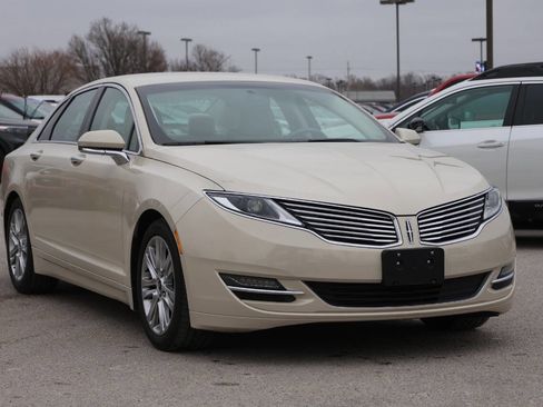 Used 2015 Lincoln MKZ Base 4dr Sedan w/ Equipment Group 102A Reserve image 4