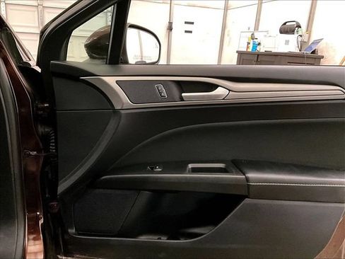 Used 2019 Ford Fusion SE FWD image 23