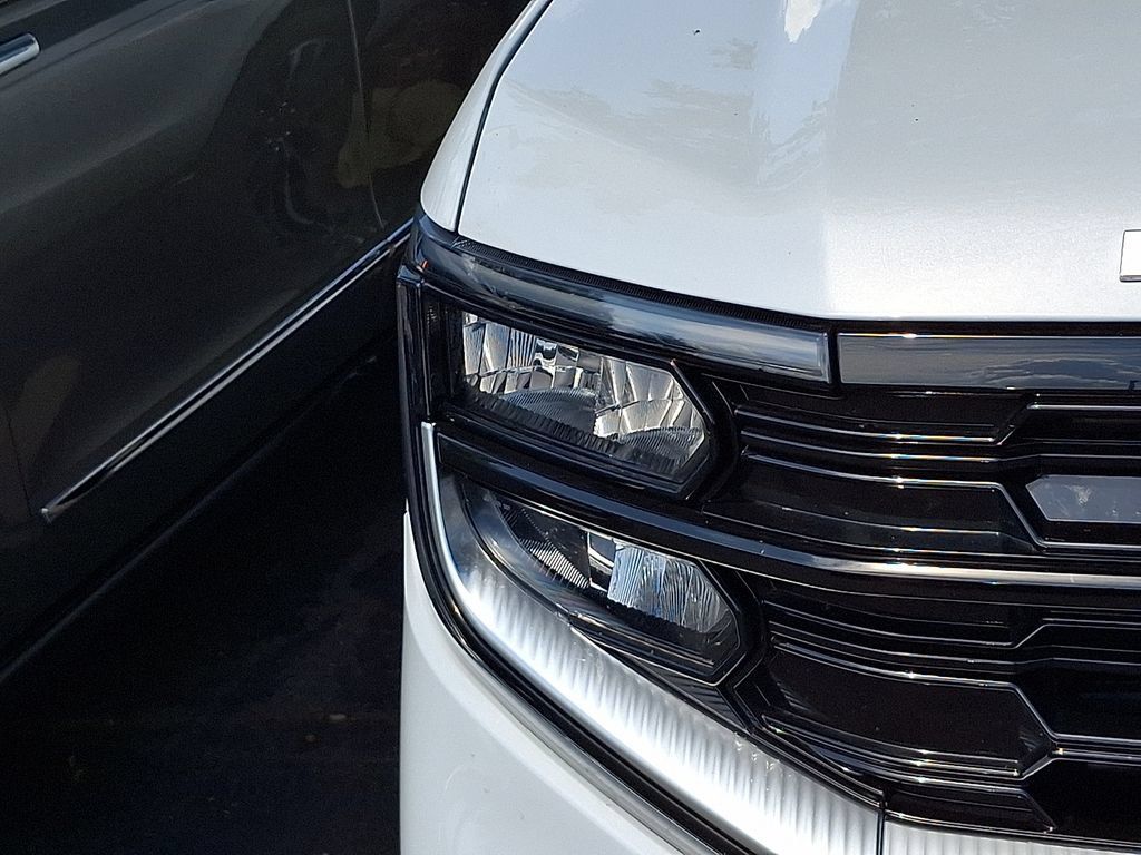 Used 2025 Ford Expedition Platinum AWD/4WD image 3