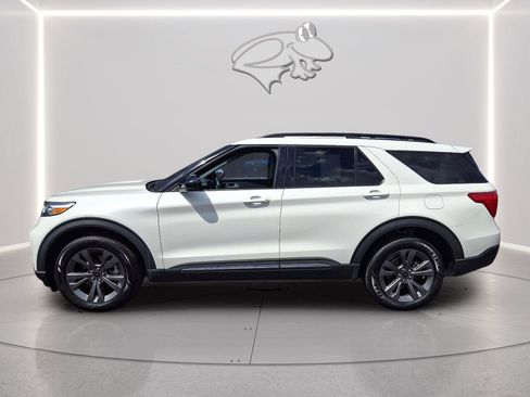 Certified 2023 Ford Explorer XLT w/ Equipment Group 202A AWD/4WD image 2