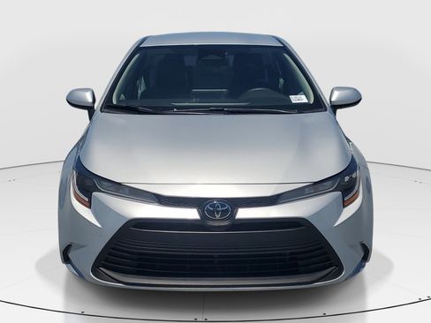 Used 2023 Toyota Corolla LE FWD image 2