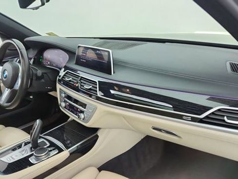 Used 2022 BMW 740i xDrive w/ M Sport Package image 22