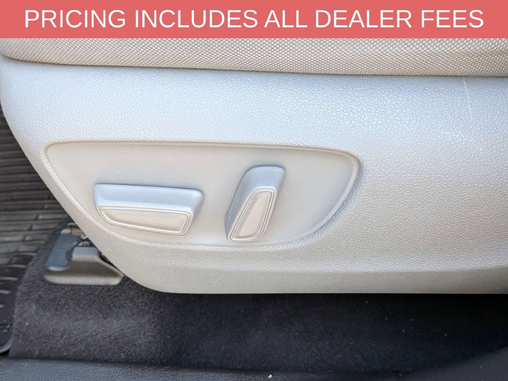 Used 2022 Toyota Highlander LE FWD image 21