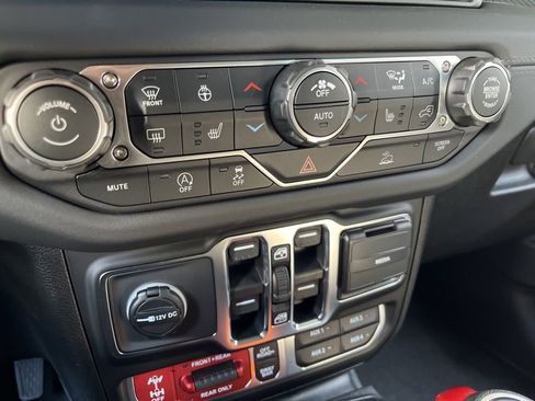 New 2026 Jeep Wrangler Unlimited Rubicon AWD/4WD image 30
