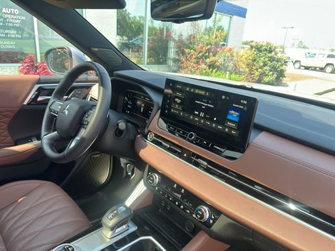 Used 2025 Mitsubishi Outlander SEL AWD/4WD image 11
