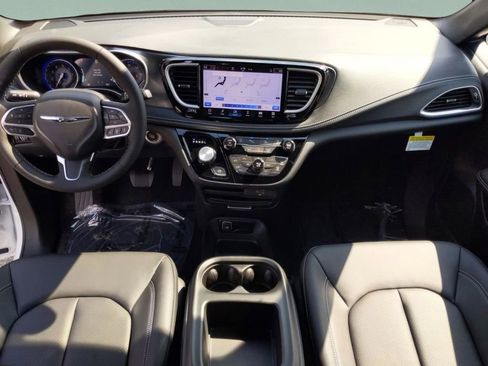 New 2026 Chrysler Pacifica Select image 18