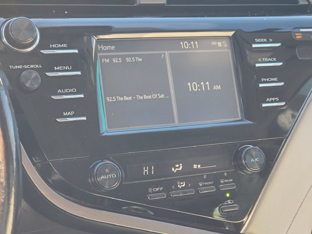 Used 2019 Toyota Camry SE FWD image 18