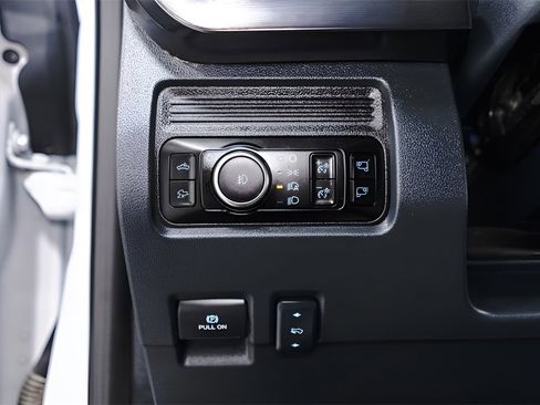 Used 2025 Ford F250 Lariat w/ Black Appearance Package image 22