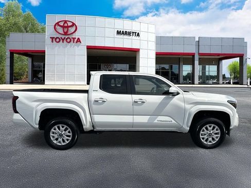 Certified 2025 Toyota Tacoma SR5 AWD/4WD image 26