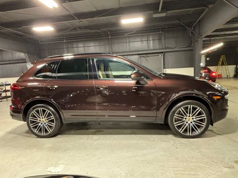 Used 2018 Porsche Cayenne Platinum Edition w/ Premium Package Plus AWD/4WD image 10