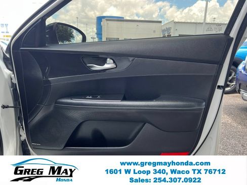 Used 2023 Kia Forte GT-Line w/ GT-Line Premium Package FWD image 11