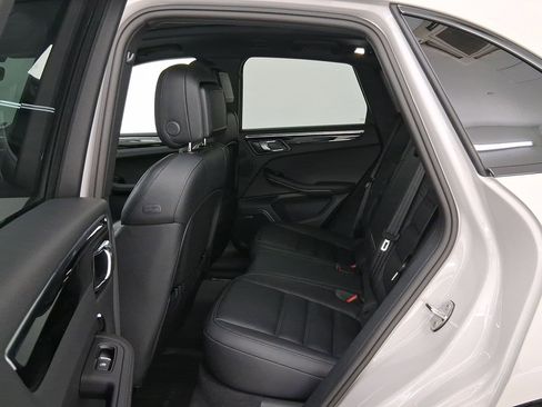 Used 2025 Porsche Macan image 13