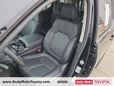 Used 2025 Honda Pilot Touring image 9